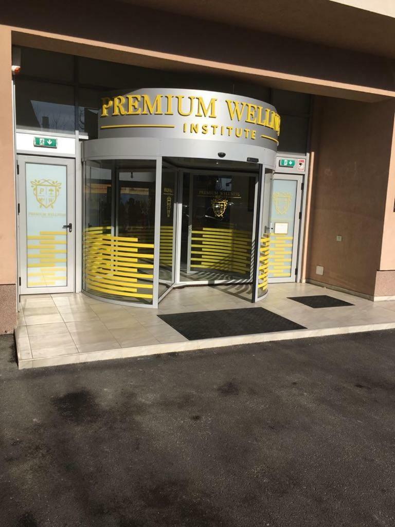 Hotel Premium Wellness Institute Bucarest Exterior foto